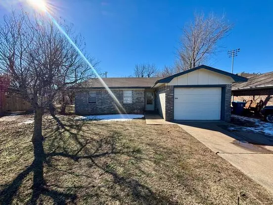 Three Bedroom Home In Tuttle! New Photos Coming Soon!! Apartment for rent in Tuttle, OK