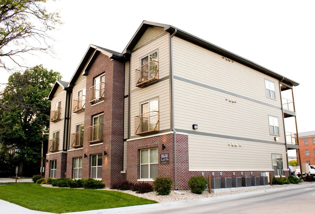 Fairchild Flats 1614 Fairchild Road Apartments Manhattan, KS