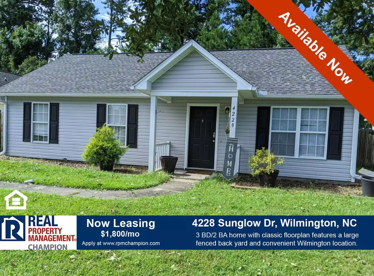 3 Bd/2ba Home With Classic Floorplan And Fenced Back Yard House for rent in Wilmington, NC