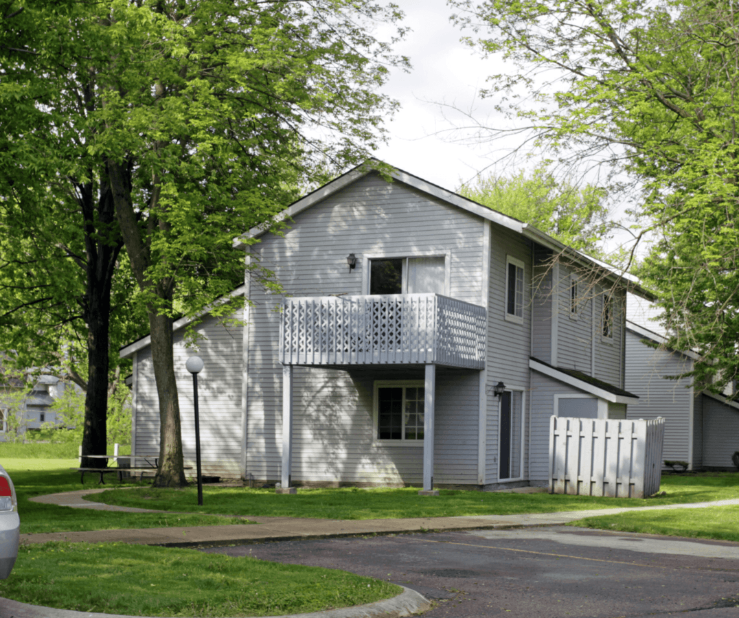 Orchard Park Apartments 1 1/2 Crabtree Court Wakarusa, IN