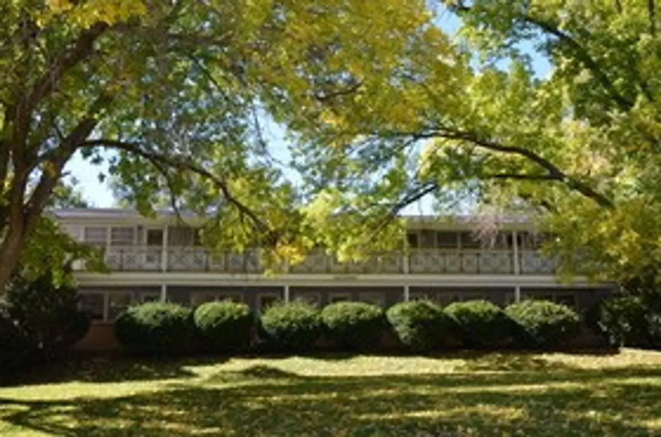 910 9th St Apartment for rent in West Des Moines, IA
