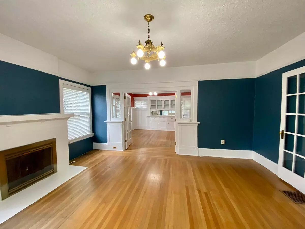Craftsman Home On Broadway With Live-work Space Option Apartment for rent in Portland, OR