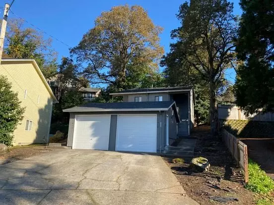 Large 2 Bedroom, 1.5 Bathroom Townhouse Style Duplex! Apartment for rent in Gladstone, OR