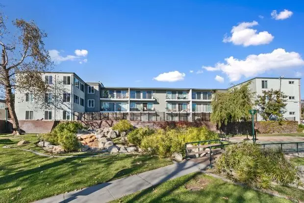 1867 Temple Ave Apartment for rent in Signal Hill, CA