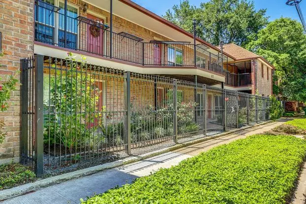 611 Hawthorne Apartment for rent in Houston, TX