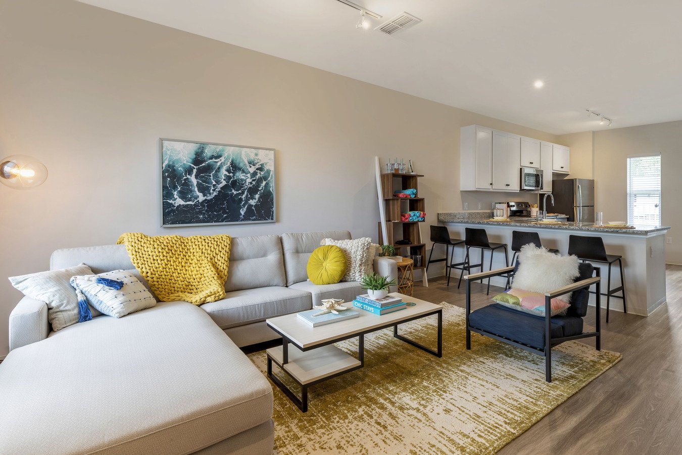 Student | Uncommon Wilmington Apartments Wilmington, NC