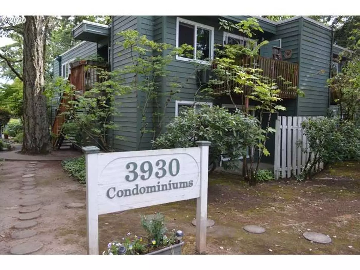 2 Bedroom Lake Oswego Condo! Water, Sewer, Garbage And Gas Paid!!! House for rent in Lake Oswego, OR