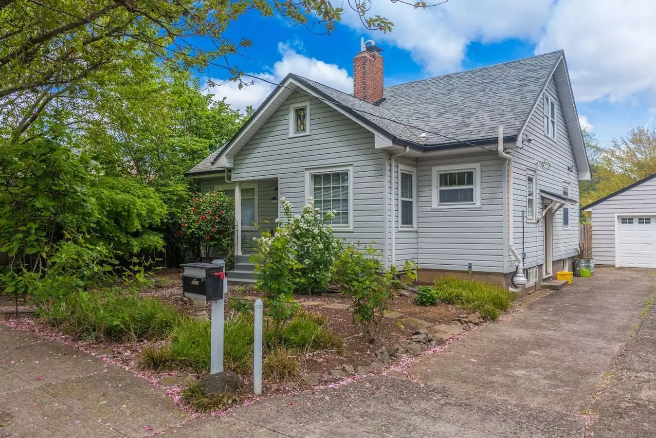 1 Bedroom Basement Unit With Updates- Full Backyard- Garage Storage 1 Time $250 Off 2nd Months Rent House for rent in Portland, OR