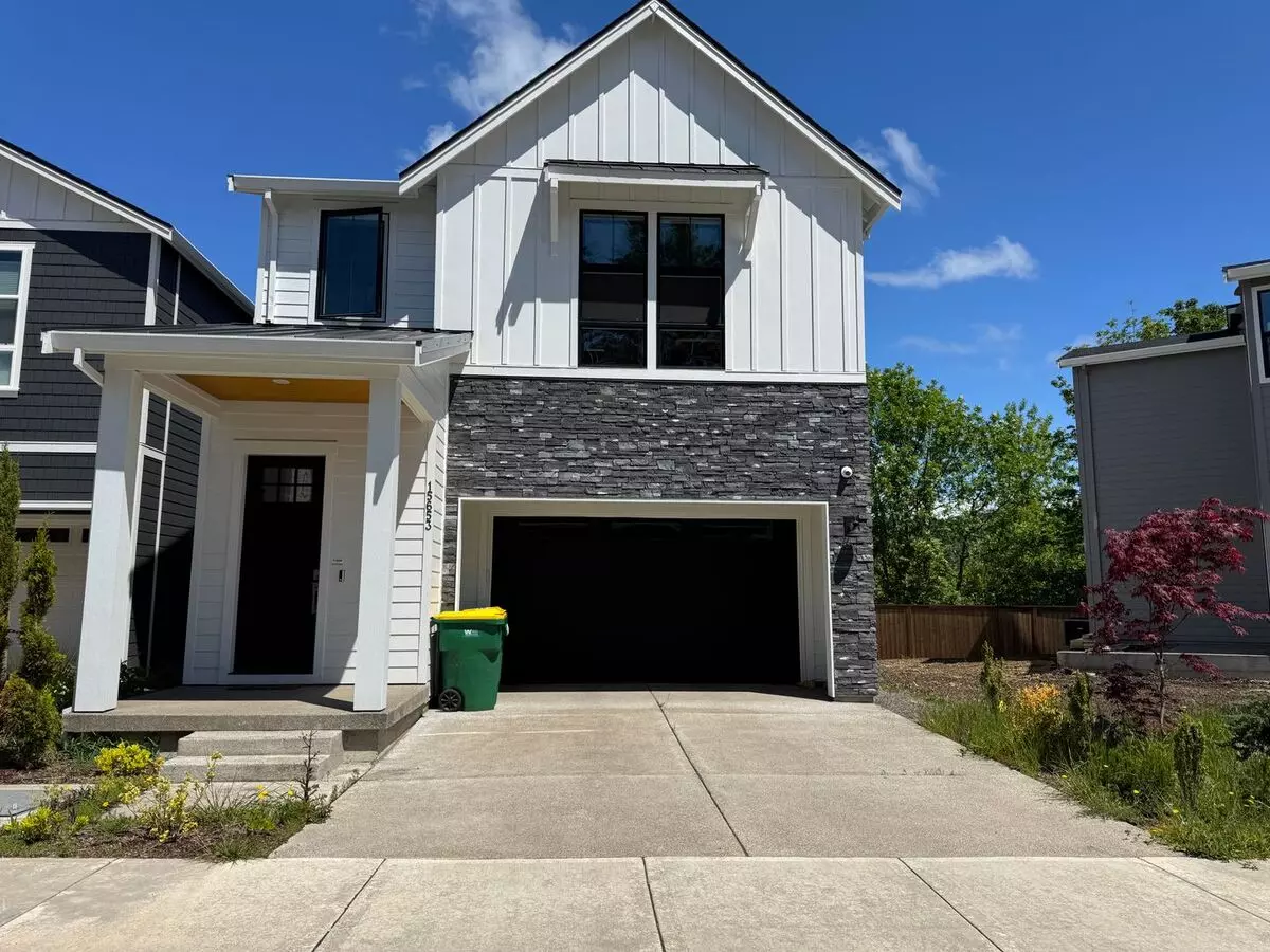 Modern And Immaculate 4-bedroom Bethany Home With Designer Finishes And Fenced Yard House for rent in Portland, OR