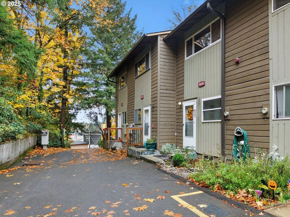 Bright & Inviting 2-bed, 1.5-bath With Modern Touches And Private Upstairs Retreat House for rent in Portland, OR