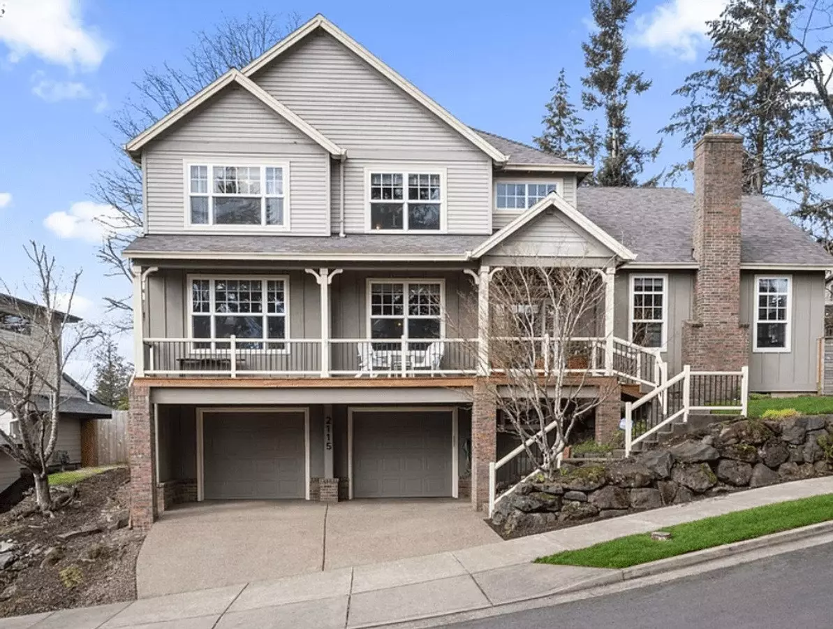 West Linn Luxury With Views, Main-level Suite, And Outdoor Entertaining House for rent in West Linn, OR