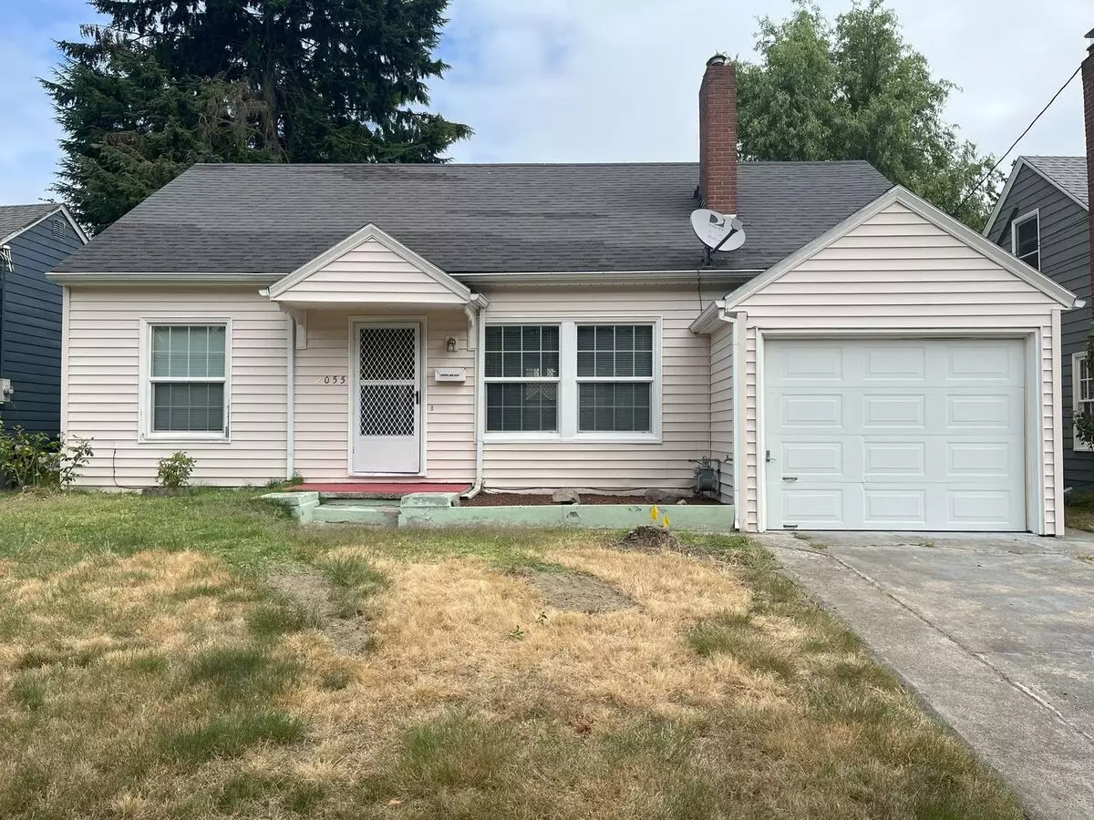 Spacious Multi-level Living With Vaulted Ceilings And Backyard Access House for rent in Portland, OR