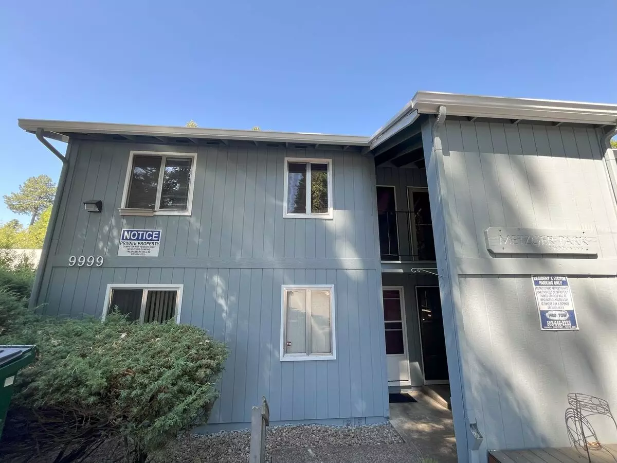 Charming Condo With Creek Views, Laminate Flooring, And Prime Location Near Washington Square! Apartment for rent in Tigard, OR