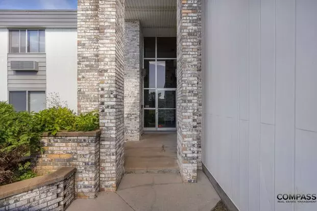 1025 W. MacArthur Apartment for rent in Eau Claire, WI