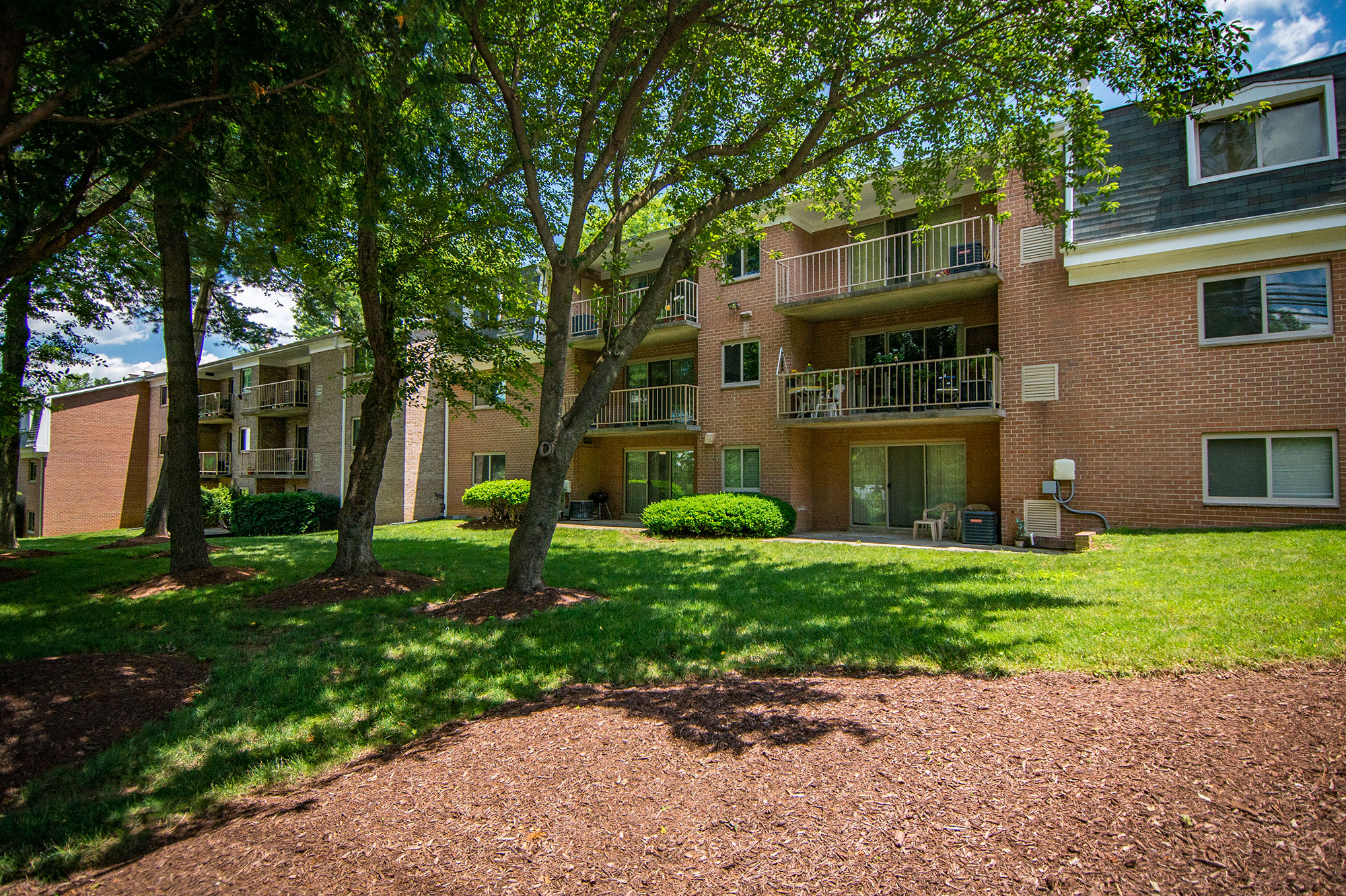 Spring Ridge Apartments, Gaithersburg - (see pics & AVAIL)