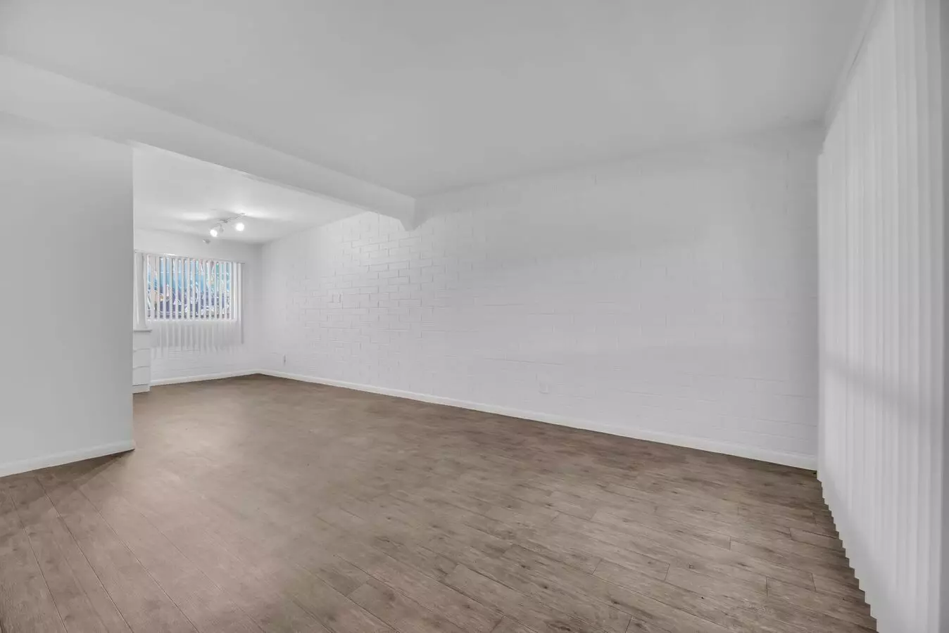 Large 2 Bedroom Units Central Phoenix Location, Check Out Our Renovated Units, Some With Washer/dryers Apartment for rent in Phoenix, AZ