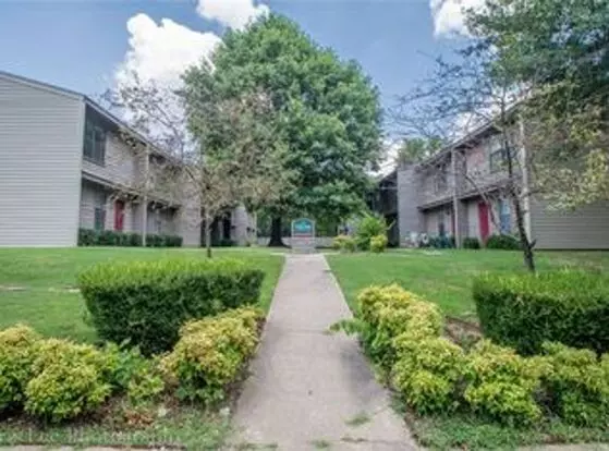 -2 Bed/ 1.5 Bath Townhome For Lease! Apply Today! Apartment for rent in Fayetteville, AR