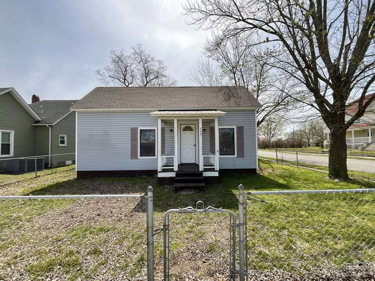 Newly Updated 2 Bedroom / 1 Bathroom House With Fenced In Front Yard, And Shed!! House for rent in Webb City, MO