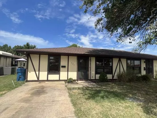 423-427 W Elk Apartment for rent in Carthage, MO