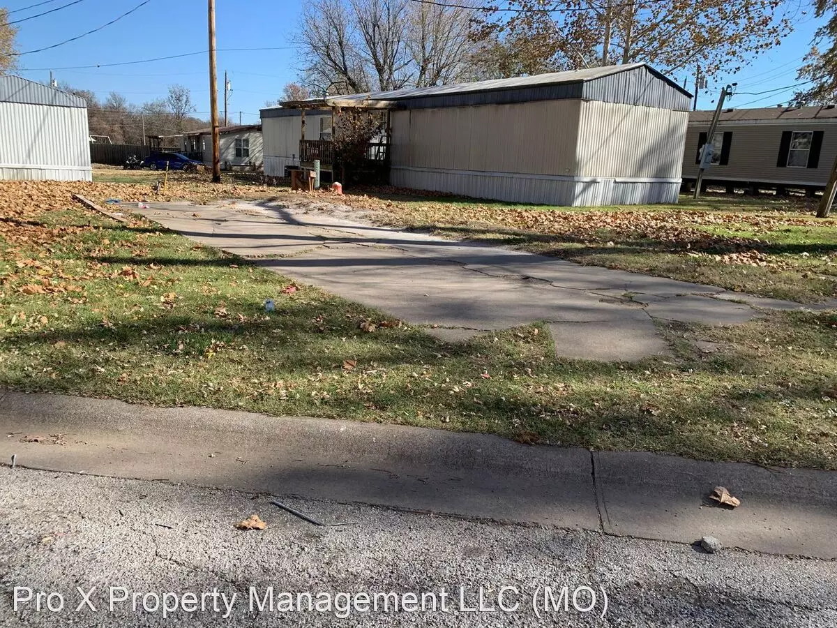 2 of 2 422 E Fountain Rd Apartment for rent in Joplin, MO