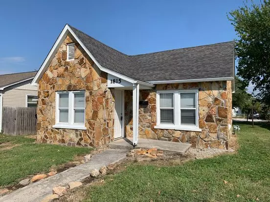 Adorable 2 Bedroom, 2 Bathroom Home. Stackable Washer And Dryer Hookups. Apartment for rent in Joplin, MO
