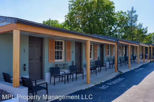 Beautiful Furnished Private Efficiency Suites With Bath For Rent. Apartment for rent in Akron, PA