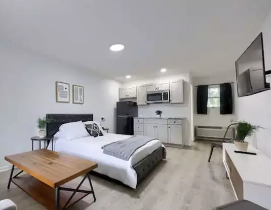 Beautiful Furnished Private Efficiency Suites With Bath For Rent. Apartment for rent in Akron, PA