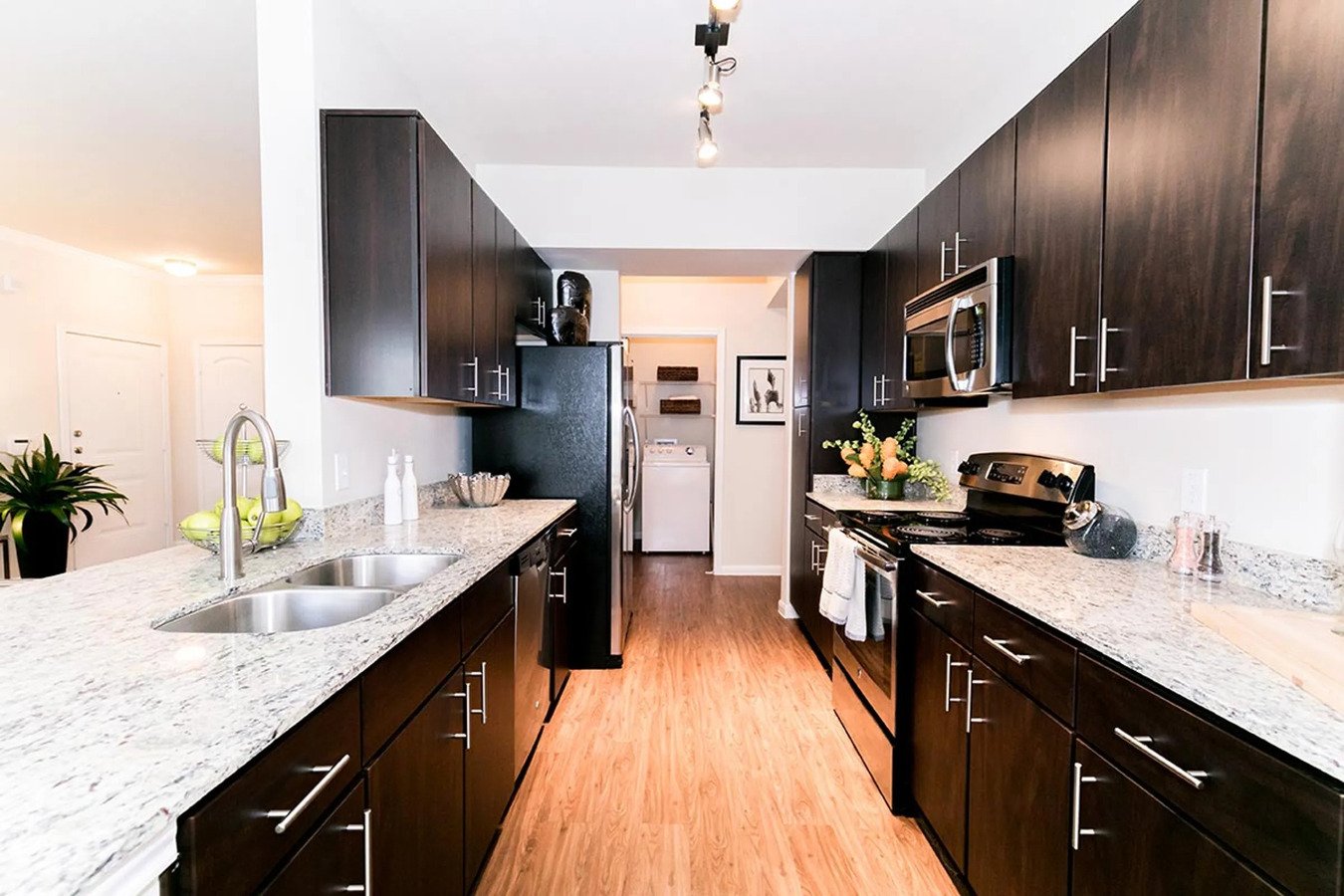 Luxe at Katy Apartments 22631 Colonial Parkway Katy, TX