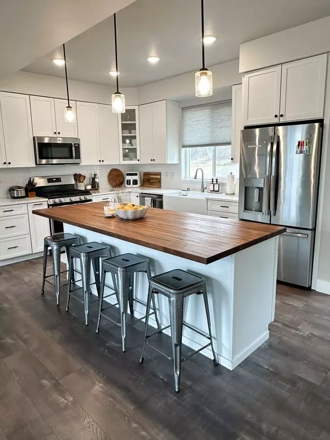 Massive, Custom 4B Eagle River Home! 2 Car Garage! Fenced Yard! Must See! House for rent in Eagle River, AK