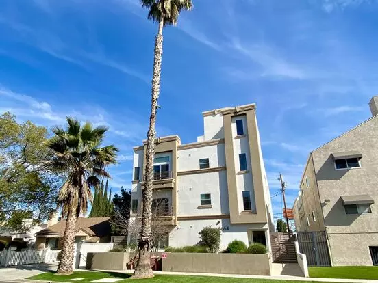 Vista Del Monte Apartment for rent in Sherman Oaks, CA