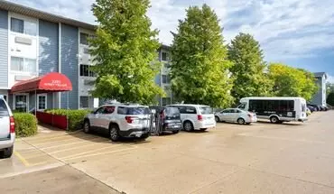 2 of 12 Sunset Village Apartment for rent in Waukegan, IL