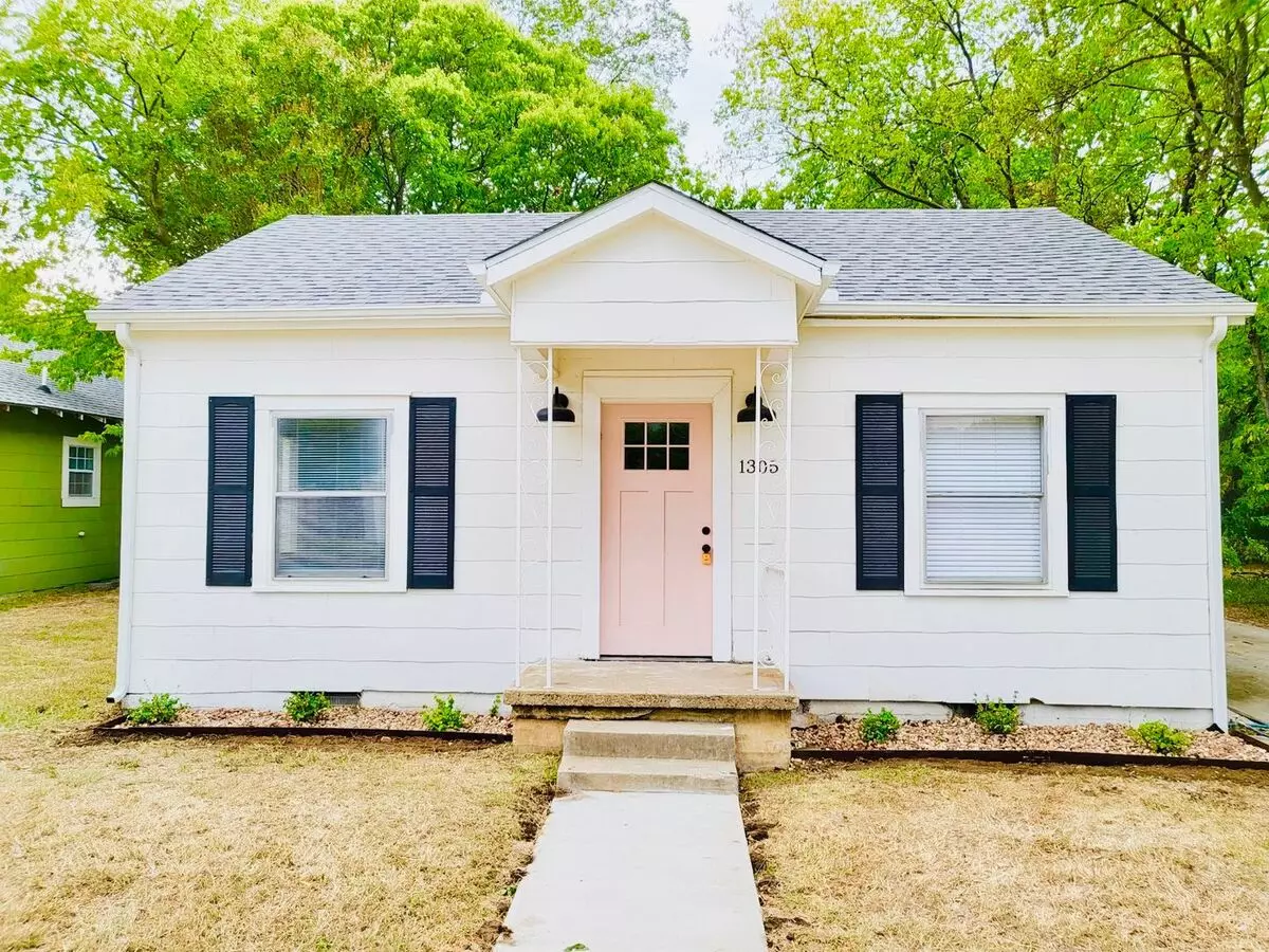 Updated 2 Bedroom Home With Appliances! House for rent in Ardmore, OK