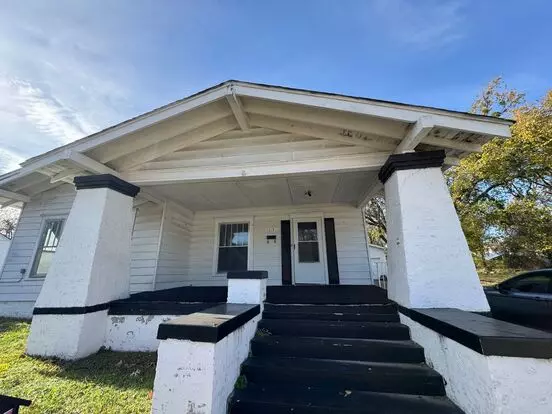217 SW B St / 217 SW B St 1/2 Apartment for rent in Ardmore, OK