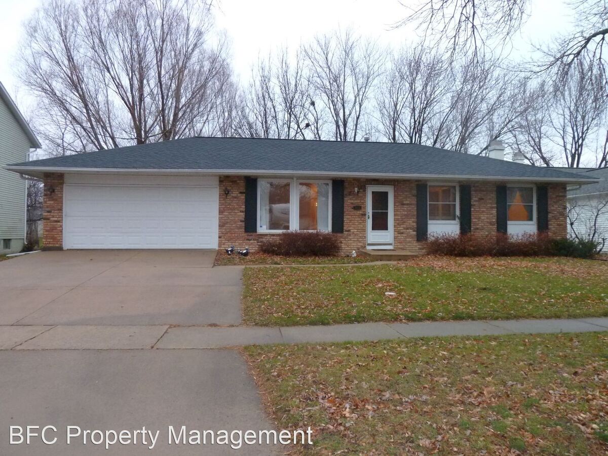 3 Bedroom 25 Bath Ranch Home With 2 Stall Garage! Apartments Marion, IA