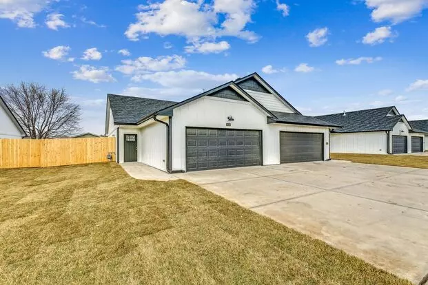 3 Bedroom 2 Bath Townhome - Haysville Schools Apartment for rent in Wichita, KS 3 Bedroom 2 Bath Townhome - Haysville Schools Apartment for rent in Wichita, KS