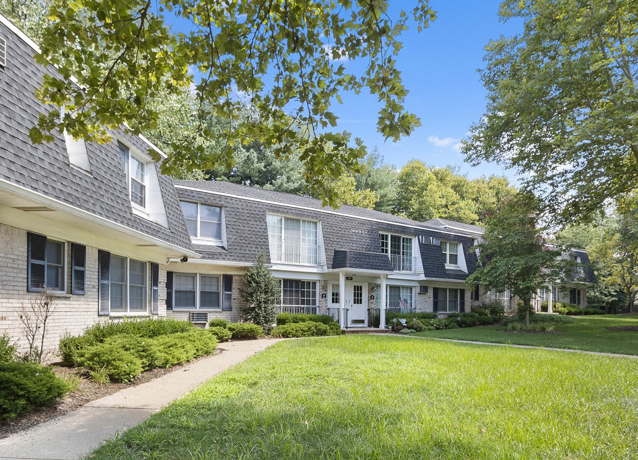Village on the Green Apartments River Vale, NJ Rentable