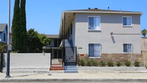 11425 S Figueroa St Apartment for rent in Los Angeles, CA