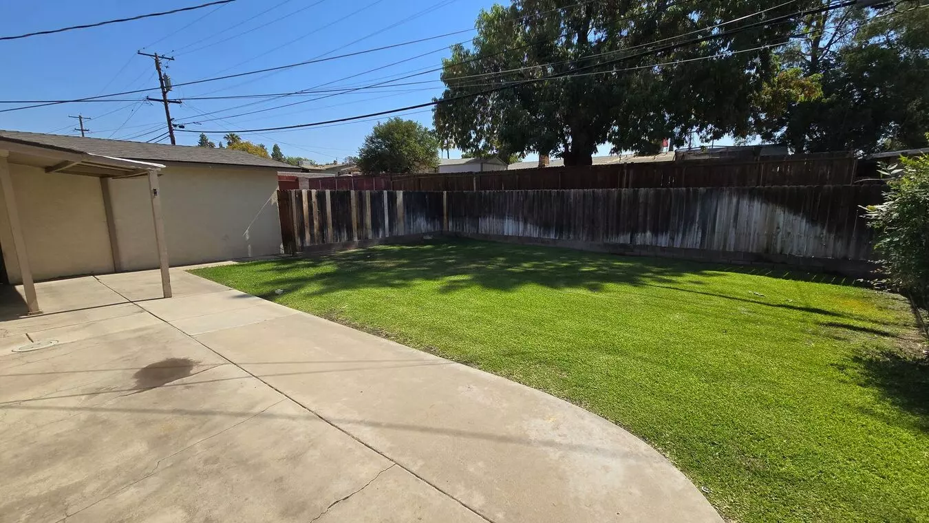 2707 Wenatchee Ave House for rent in Bakersfield, CA