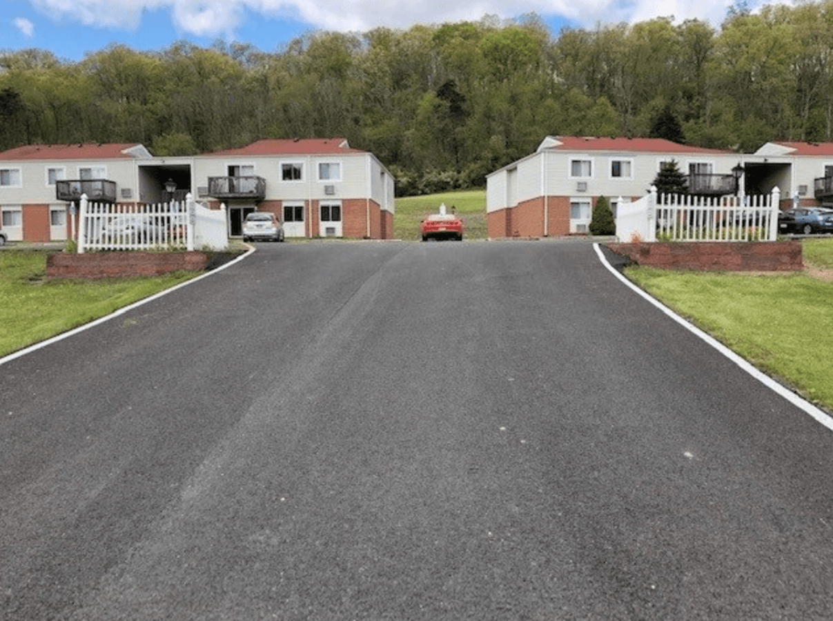 Quaker Creek Apartments 404 Quaker Creek Drive Hancock, MD