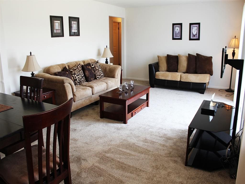 The Lenox Apartments 5421 Calder Way Indianapolis, IN