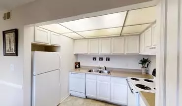 4 of 12 Lakeside Point At Nora Apartment for rent in Indianapolis, IN