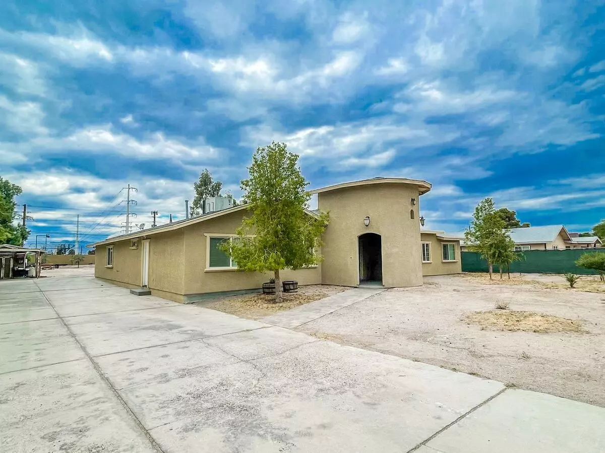 Wonderful 1 Bed/1bath Guest House For Rent! All Utilities & Internet Included! Apartment for rent in Las Vegas, NV