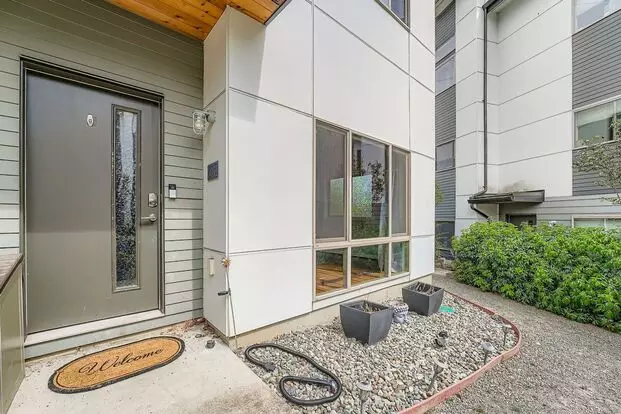 Modern 2-bed, 2-bath Townhome In Rainier Beach – Exceptional Light, Design & Location Apartment for rent in Seattle, WA Modern 2-bed, 2-bath Townhome In Rainier Beach – Exceptional Light, Design & Location Apartment for rent in Seattle, WA