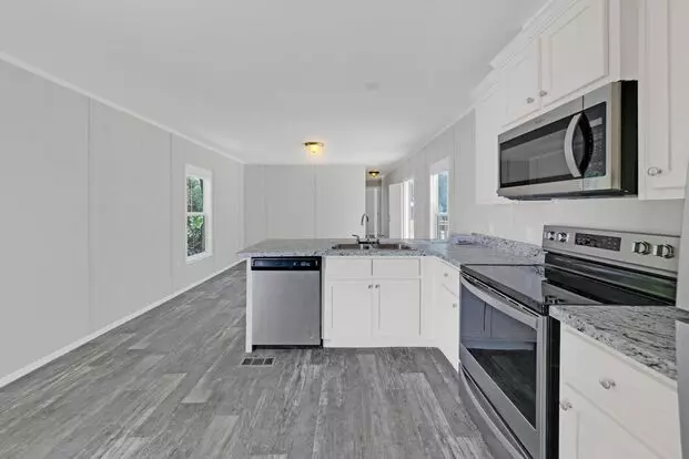 **brand New 3-bedroom/ 2-bath - Luxury Mobile Home Apartment for rent in Fort Walton Beach, FL
