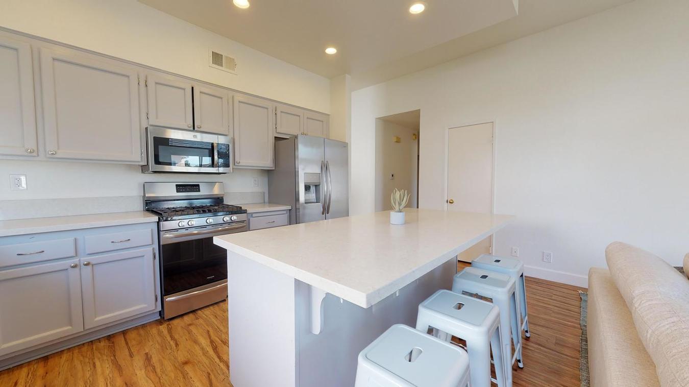 Private Bedroom in Bright Rancho Penasquitos... Apartments San Diego, CA