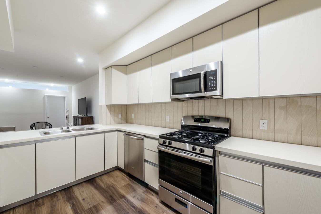 Private Rooms in Sleek Sawtelle Apartment with... Los Angeles, CA