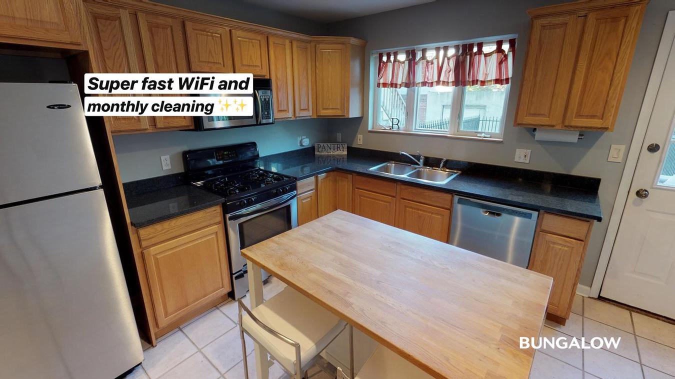 Private Bedroom in Classic Northern Liberties... Apartments