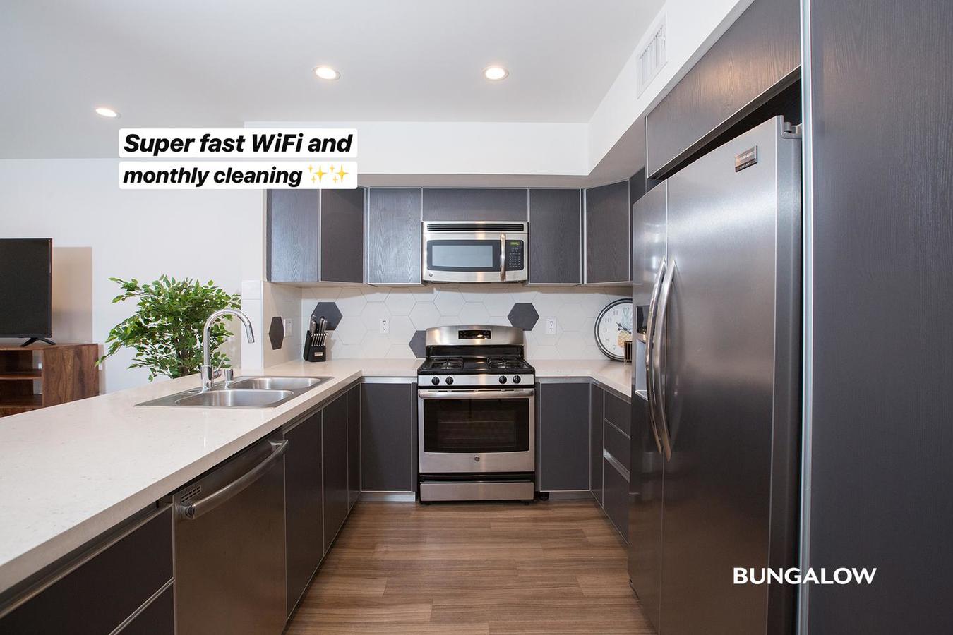 Private Room in Upscale Beverly Grove Apartment... Los Angeles, CA