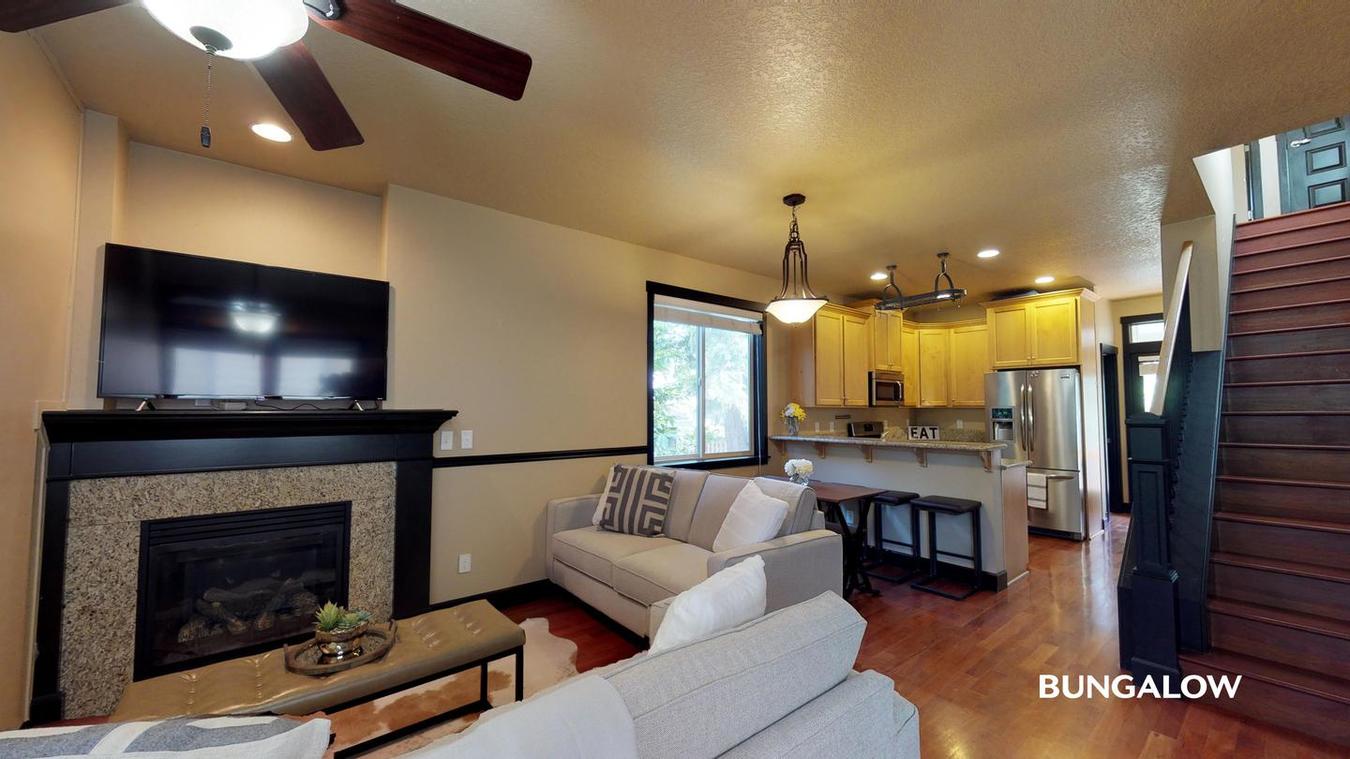 Pet Friendly Private Bedroom in Charming Portland Home Off