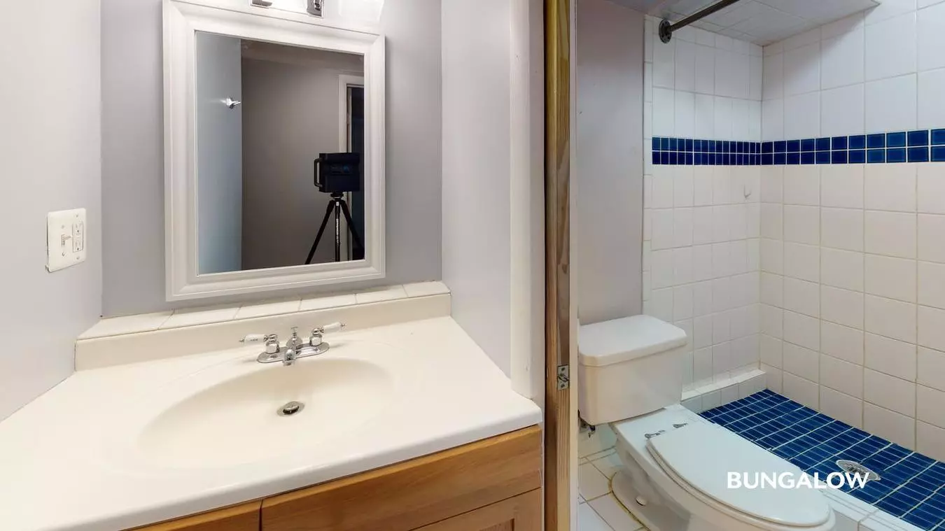 2 of 4 Private Bedroom in Delightful Columbia Heights apartment by Yellow and Green lines House for rent in Washington, DC